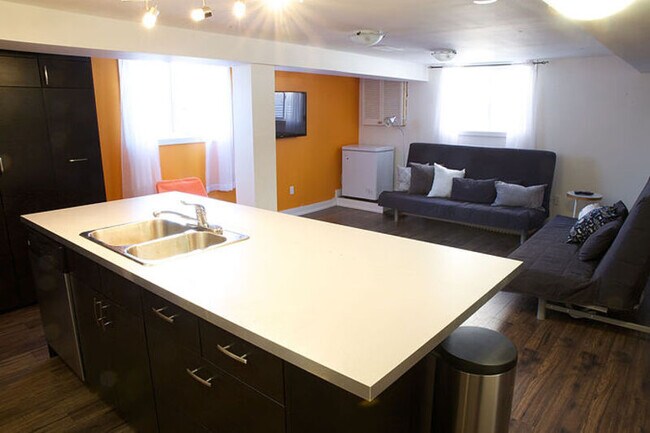 Photo - 158 Meadowlands Dr W