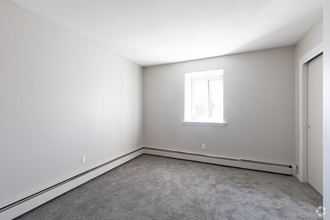 2BR, 2BA Townhouse - Bedroom