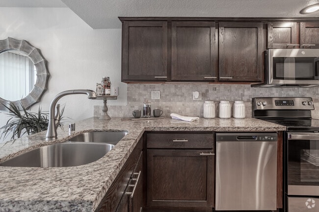 2BR, 2.5BA, -Loft - 1457 SF