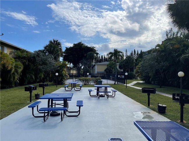 Photo - 550 SE 2nd Ave Unit G5