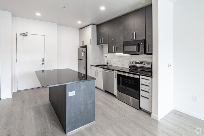 1 BR, 1BA - 763SF - Kitchen