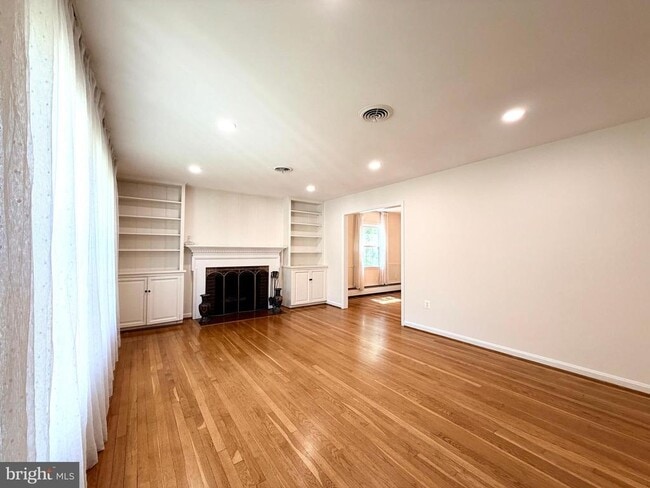 Photo - 7529 Cayuga Ave