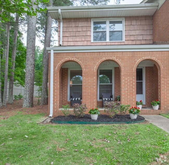 Building Photo - Charming 2-Bedroom, 1.5-Bath Townhouse in ...