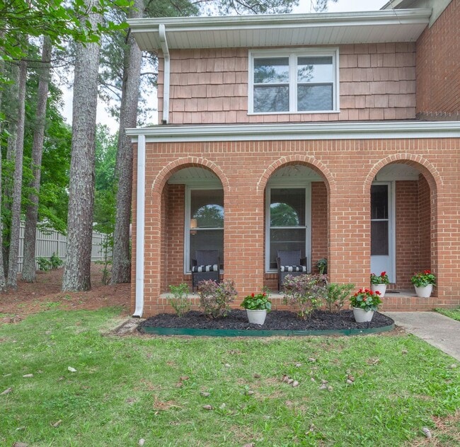 Charming 2-Bedroom, 1.5-Bath Townhouse in ... - Charming 2-Bedroom, 1.5-Bath Townhouse in ...