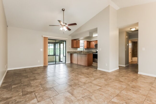 Photo - 801 Cambridge Way