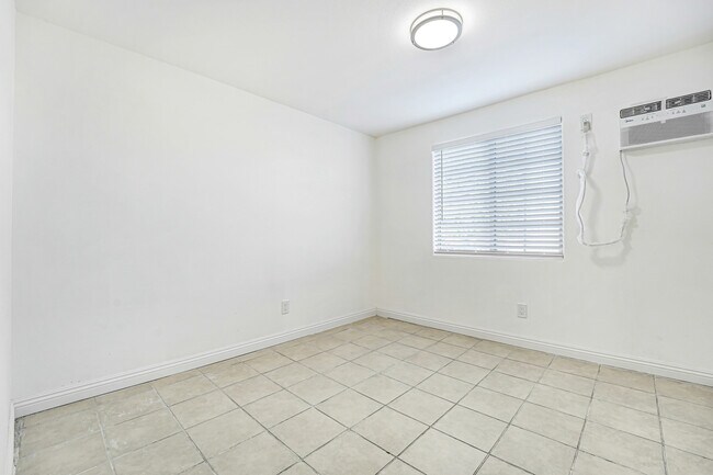 Photo - 400 W 109th St