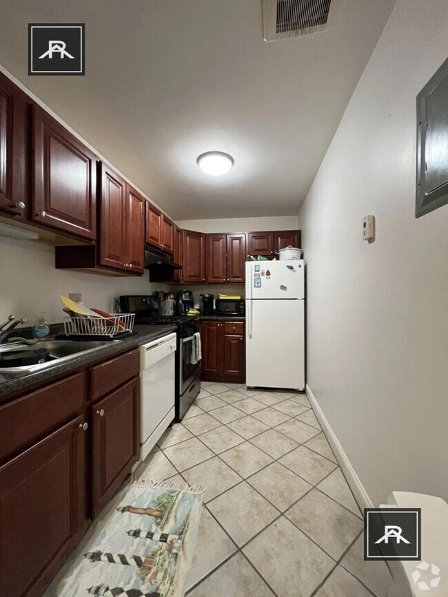 Building Photo - 2 bedroom in Boston MA 02134 Unit 4 Rental