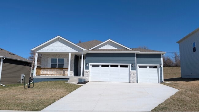 Photo - 449 Meadows Ct