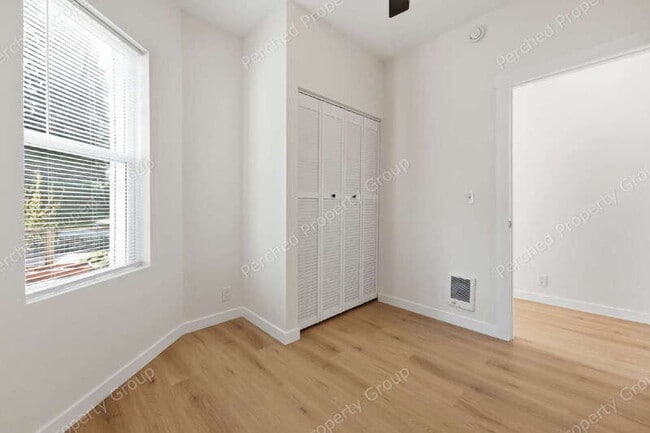 Photo - 2105 SE Stark St