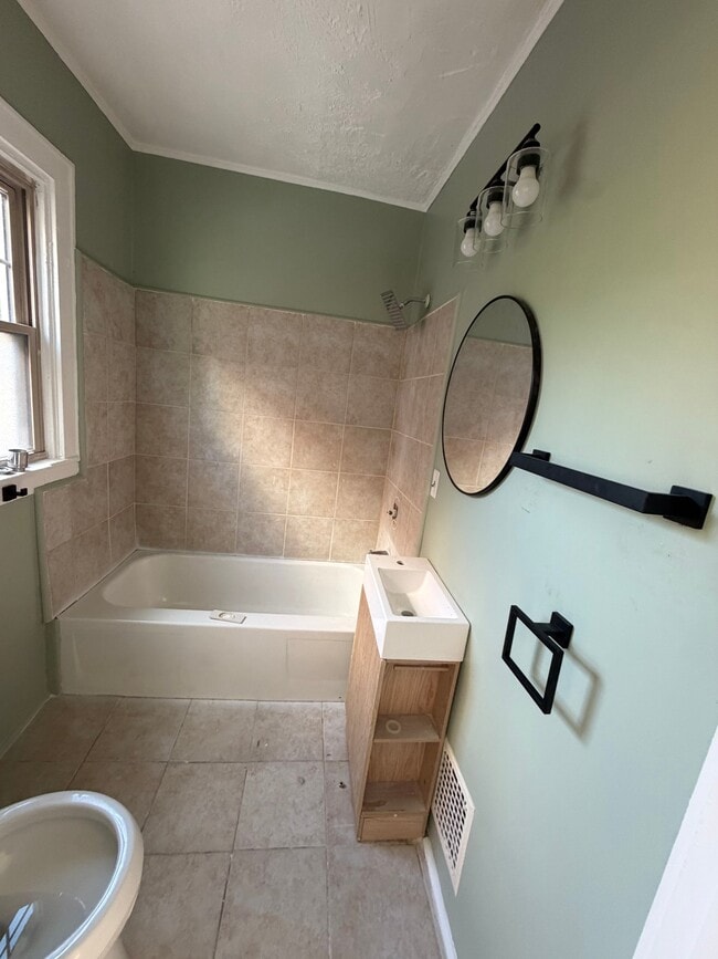 Photo - 1535 Section Rd Unit Apt 1