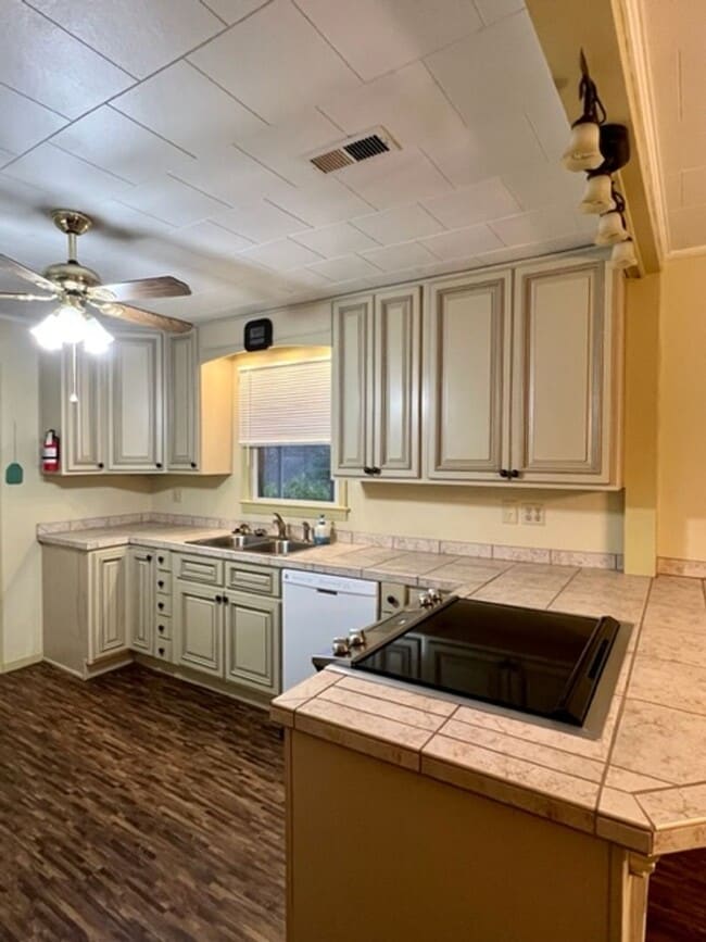Photo - Black Mountain Rental