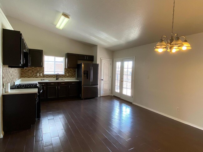 Photo - 3303 Almedia Pl