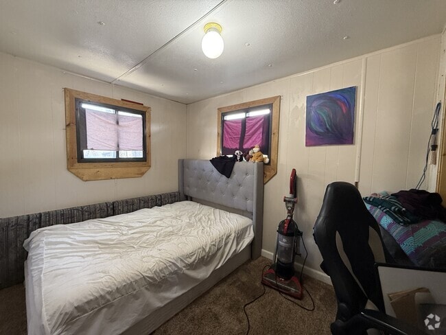 Building Photo - 725 S 12th St Rental