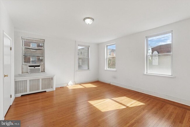 Building Photo - 1710 S 10th St Unit 2