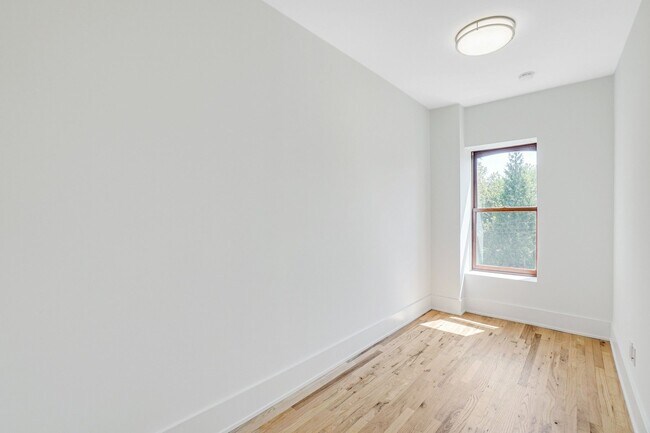 Photo - 274 Montgomery St