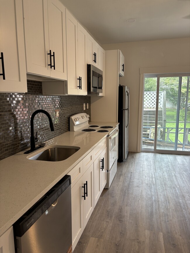 Brand new kitchen appliances! - 17 E Glenside Ave Unit 1