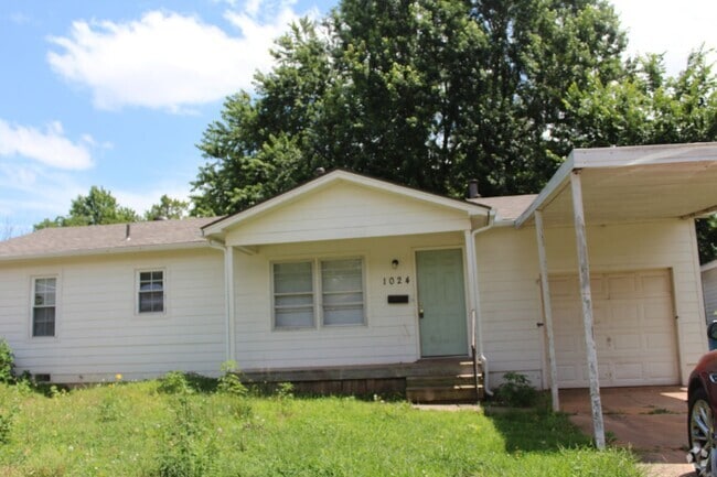 Building Photo - Comfy & Practical! Rental