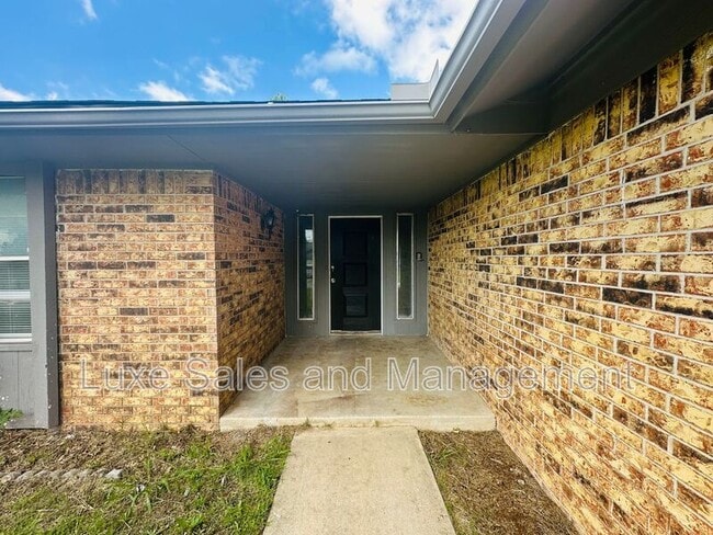 Photo - 11701 N Lee Ave