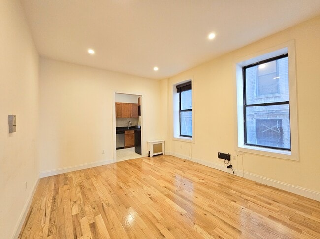 Building Photo - 270 Fort Washington Ave Rental