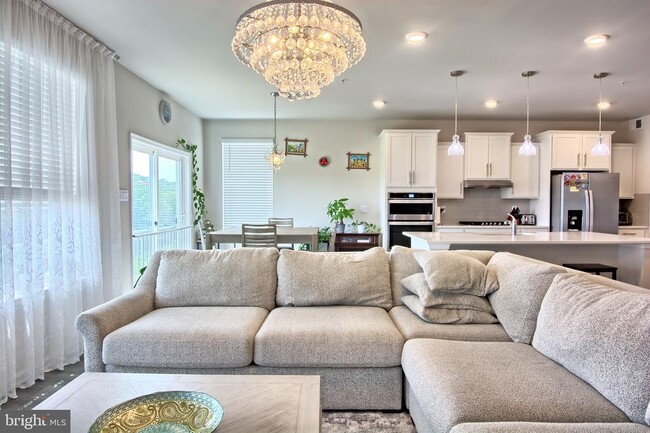 Photo - 689 N Chandler Dr