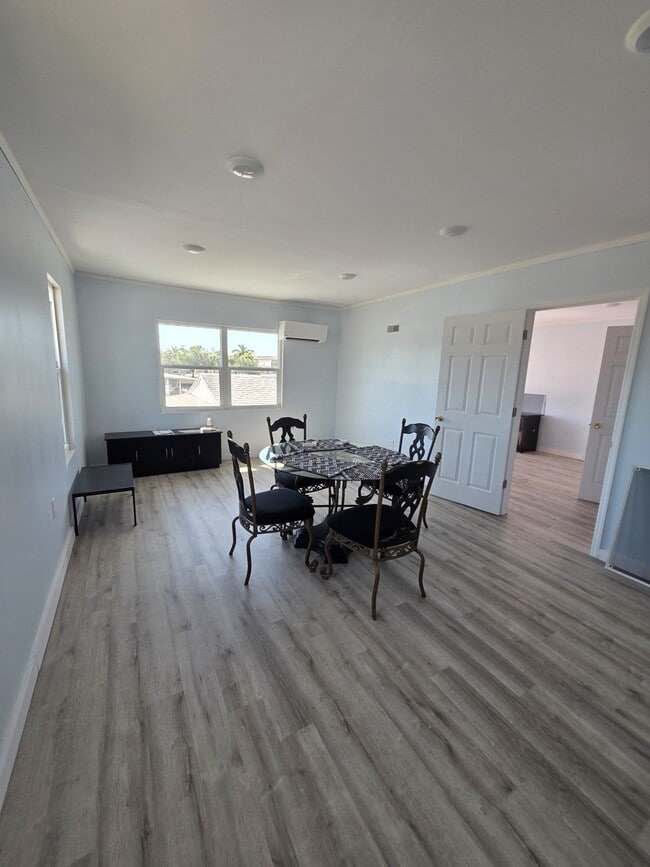 Photo - 5151 4th St N