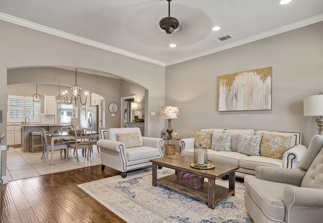 205 Oak Path Dr