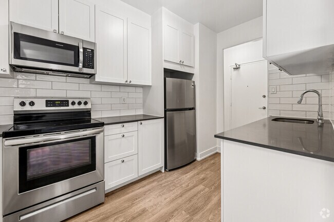 Interior Photo - 619 Woodbine Avenue