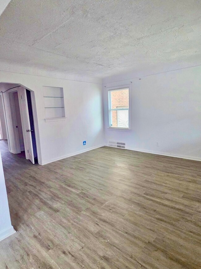 Photo - 9589 Mansfield St