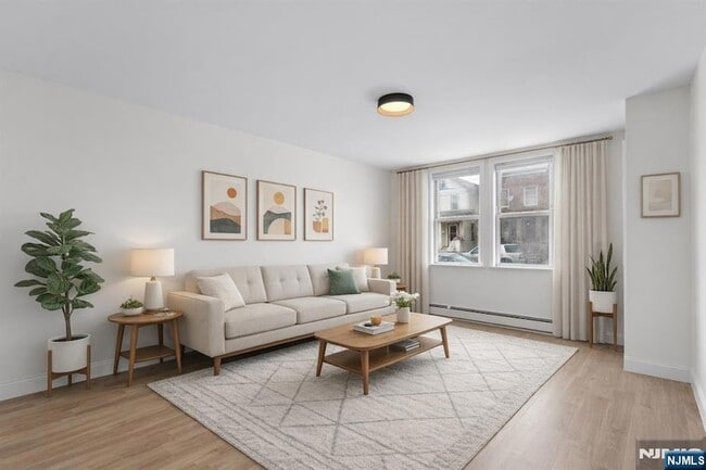 Building Photo - 676 Chestnut St Unit 1