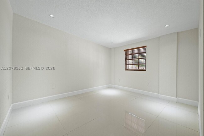 Photo - 292 E 55th St