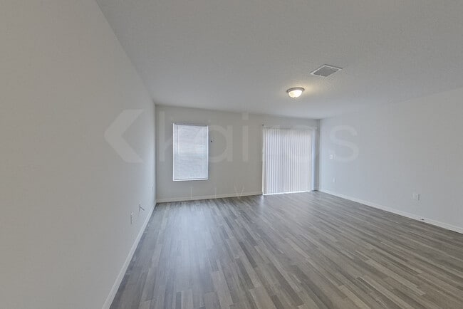 Photo - 20 Reindeer Ln