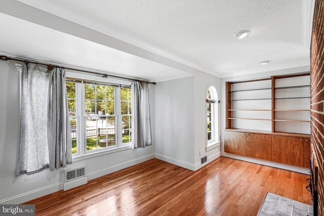Photo - 4401 Davenport St NW