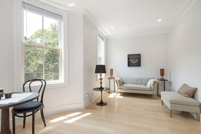 Photo - 53 Rutland Sq Unit 2