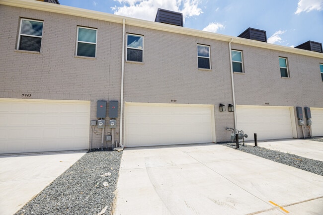 Photo - 9939 Schramm St