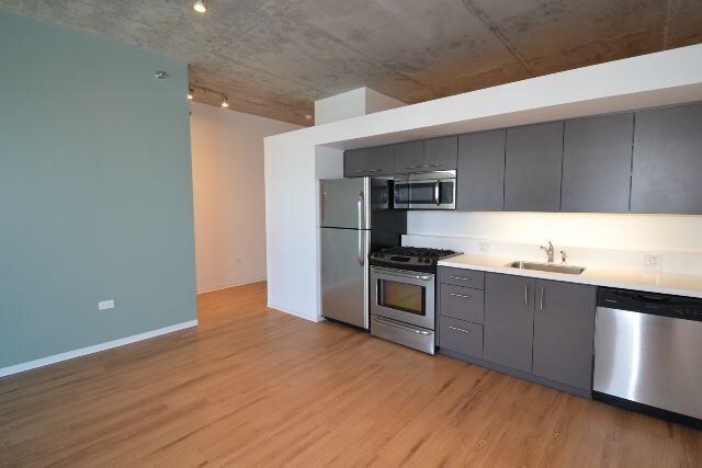 Photo - 1611 W Division St Unit 109