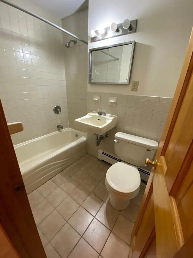 Photo - 270 Grove St