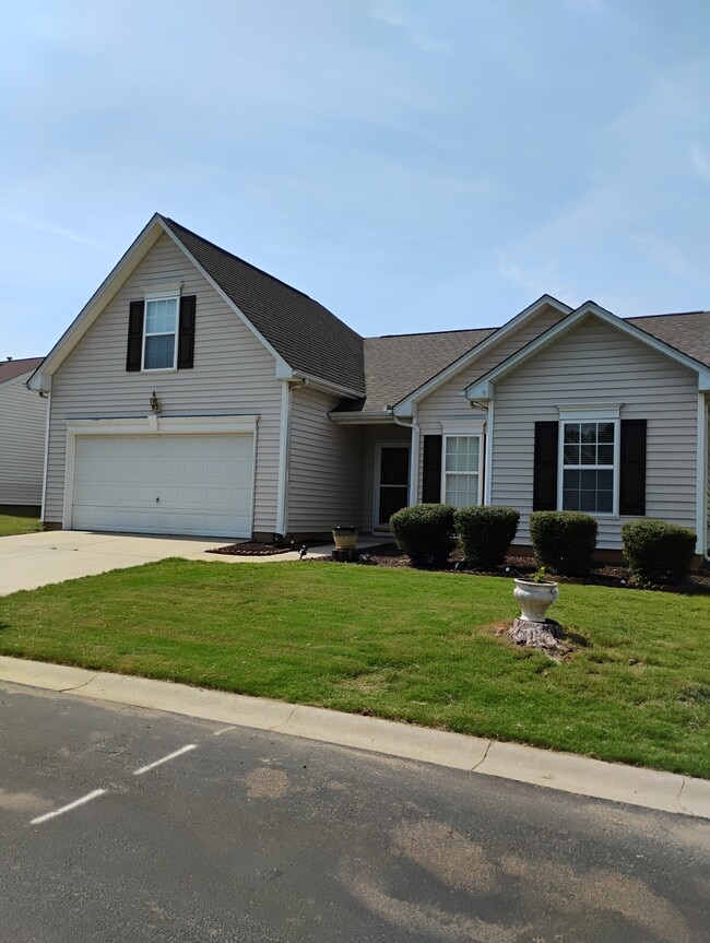 Building Photo - 734 Waterbrook Ln Rental