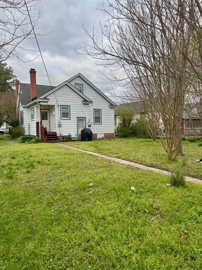 Photo - Charming Bungalow!