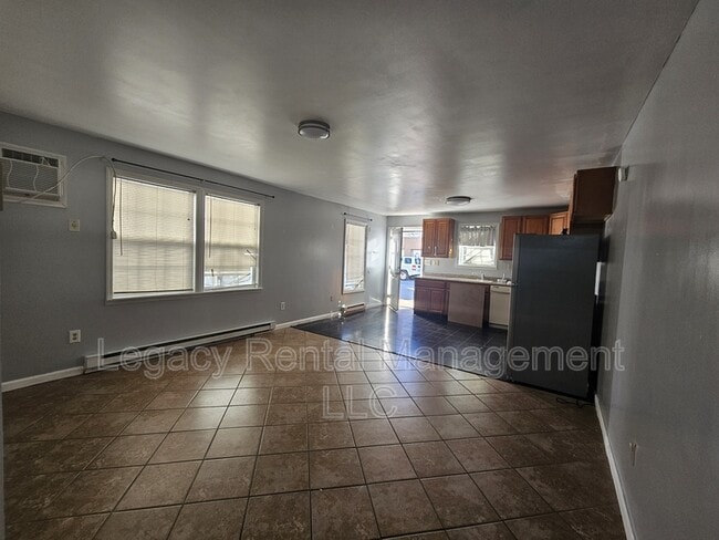 Photo - 107 -109 E Blaine St