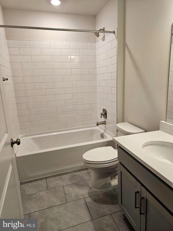 Photo - 1870 Amherst St