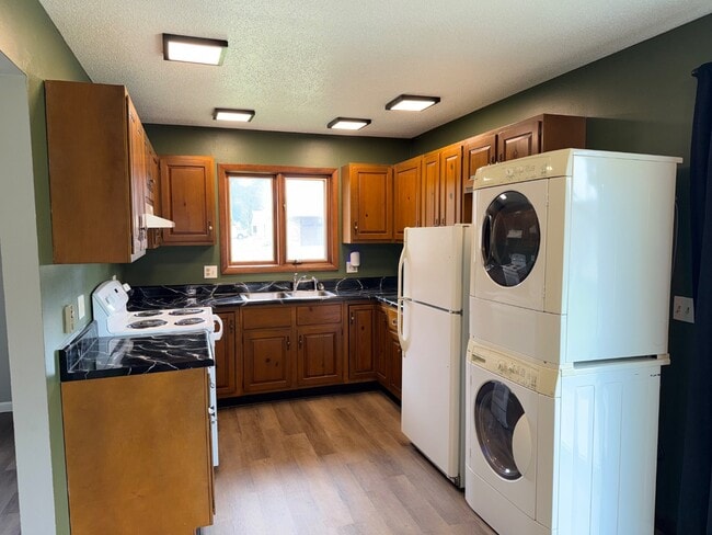 Photo - 161 E James Dr