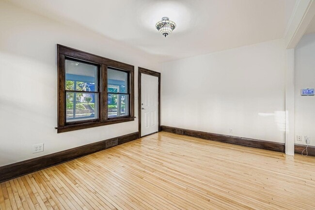 Photo - 1683 Minnehaha Ave E