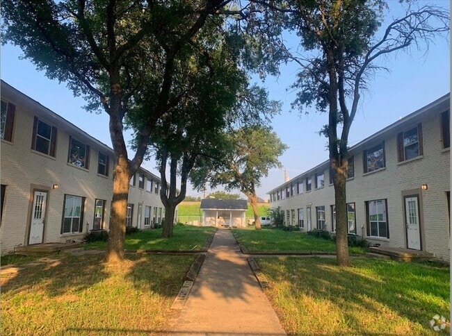 Building Photo - 100 S Bowser Rd Rental