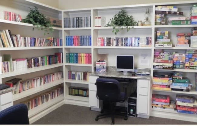 Photo - Hillview Village Apartments