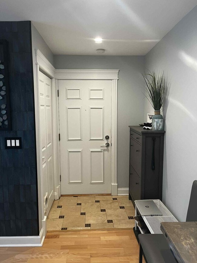 Photo - 1354 E Washington St Unit 302