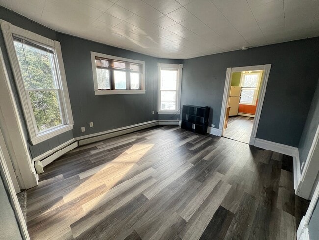 Photo - AVAILABLE JUNE - Billings Park Upper Duplex Unidad 2