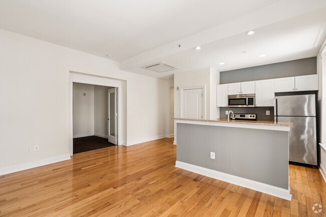 1BR, 1BA - 625SF - Living Room