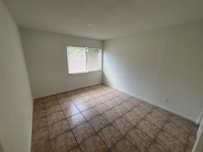 Photo - 717 NE 10th Ave Unit 7