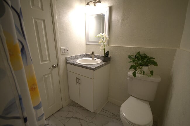Bathroom - 9632 N 10th Ave Unit 1