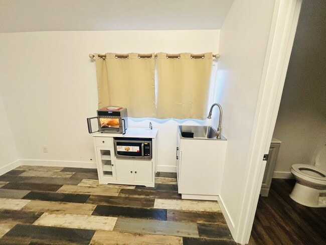 Photo - 152 W Tenth St